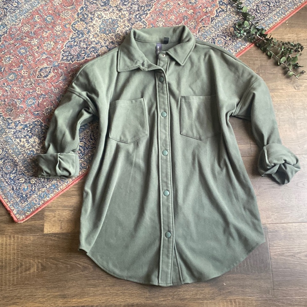 Women’s Ultra Soft Oversized Green Button-Down Shirt – Size Small